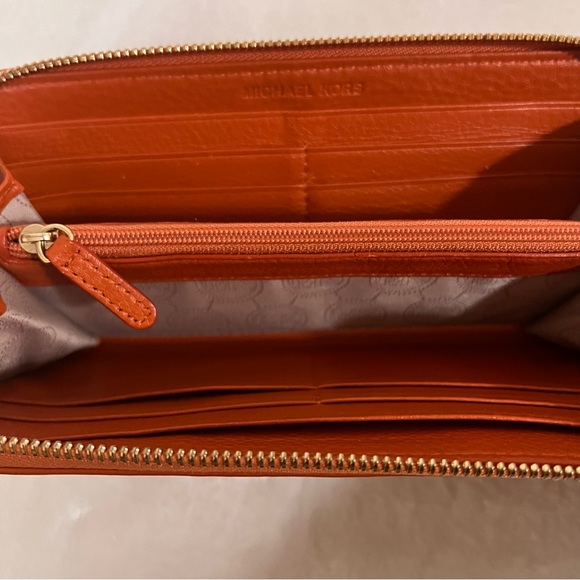 Michael Kors Jet Set Orange Leather Zip Around Wallet - Picture 3 of 7